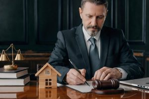 Assessoria jurídica como ferramenta de defesa patrimonial em cenários de crise econômica